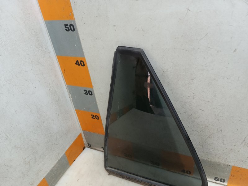 Стекло двери задней левой