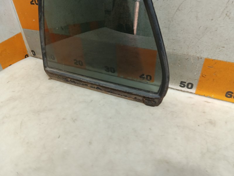 Стекло двери задней левой