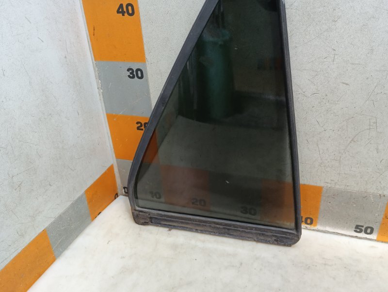 Стекло двери задней левой