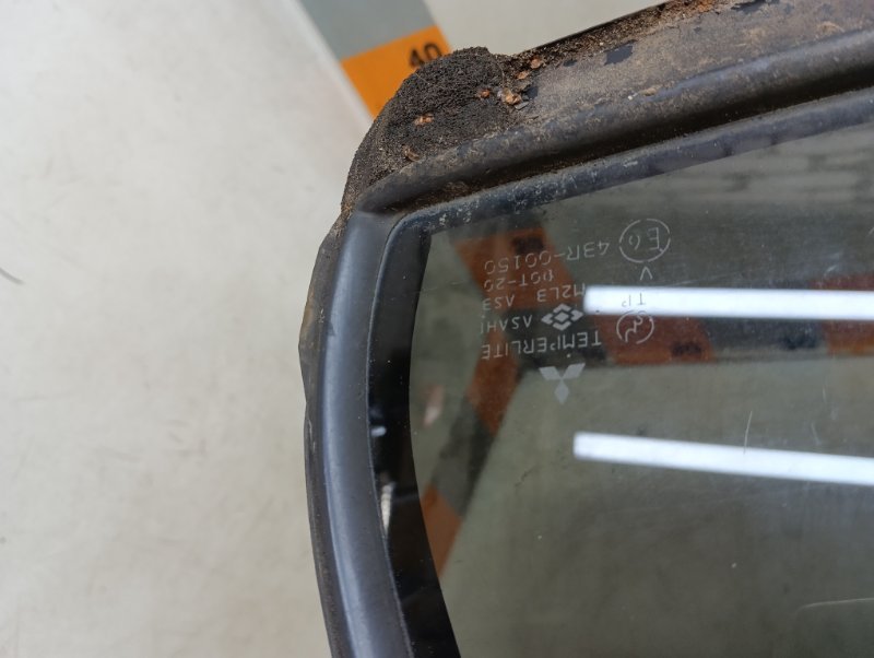 Стекло двери задней левой