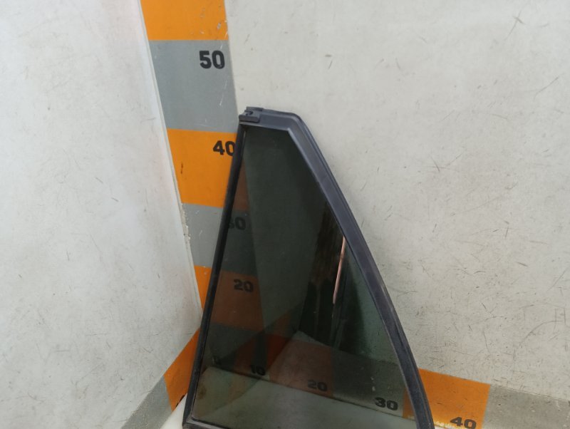 Стекло двери задней правой