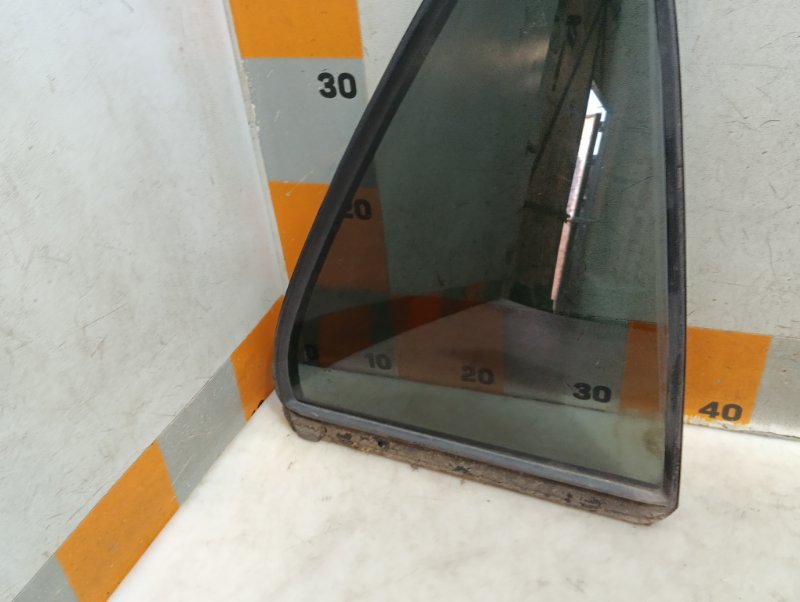 Стекло двери задней правой