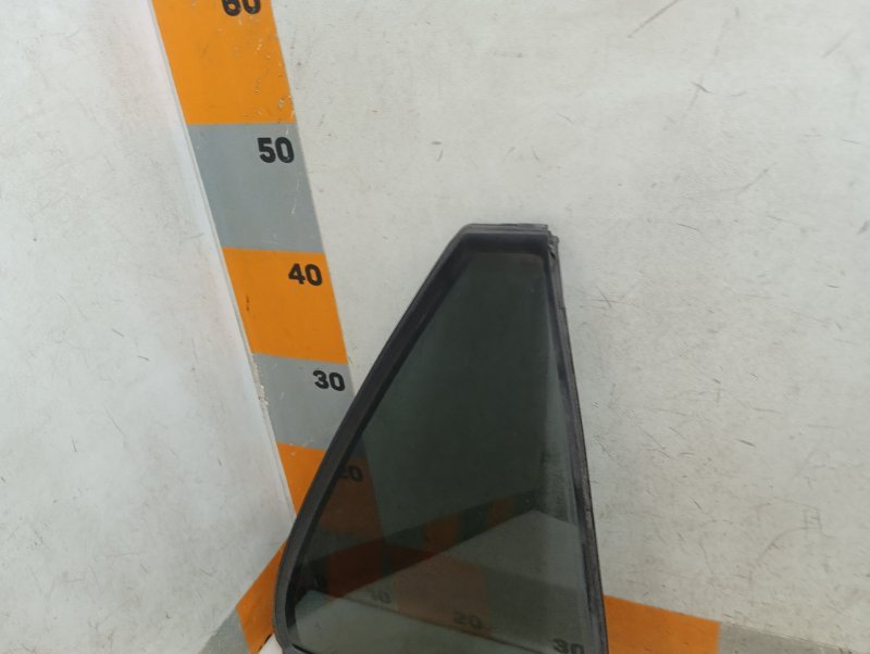 Стекло двери задней правой