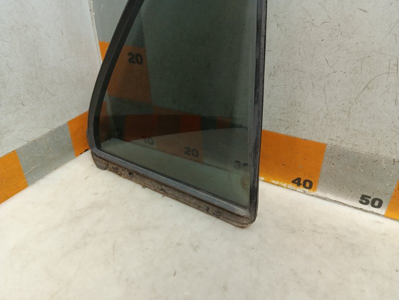 Стекло двери задней правой