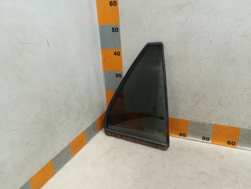 Стекло двери задней правой