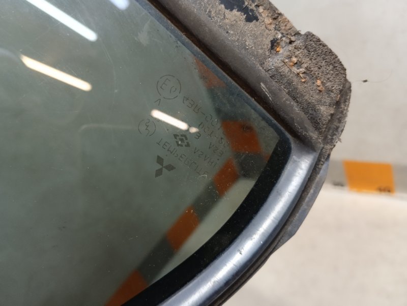 Стекло двери задней правой