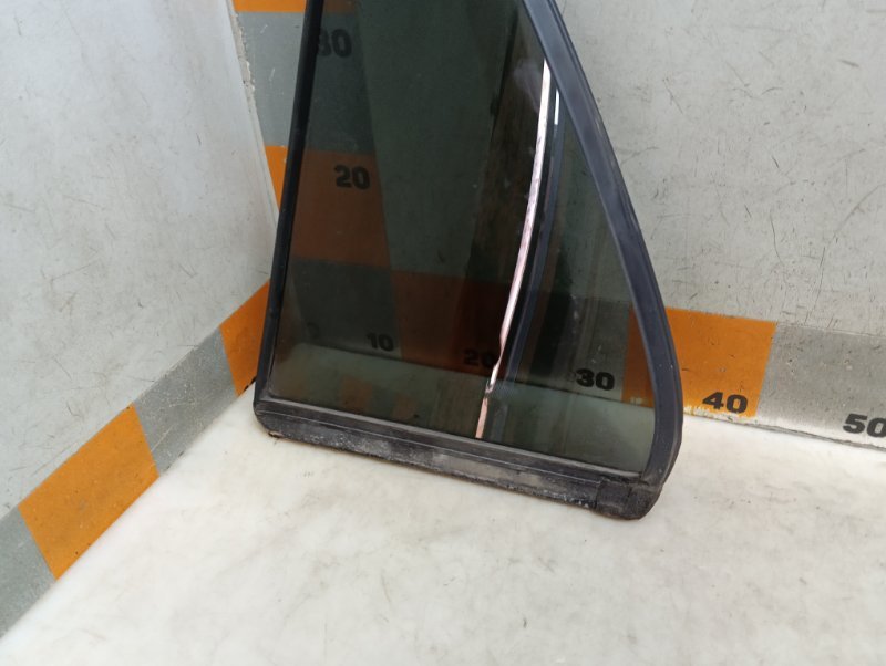 Стекло двери задней правой