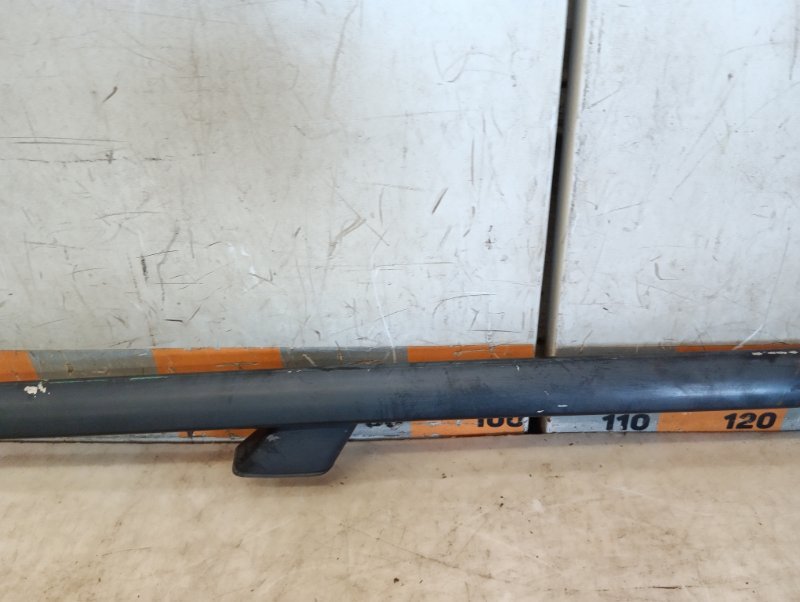 Рейлинг (релинг) правый (планка на крышу)