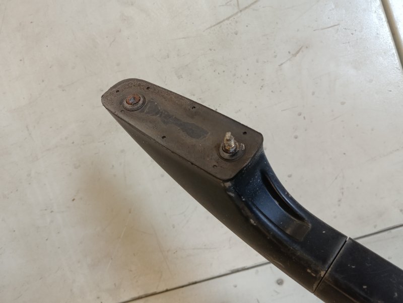 Рейлинг (релинг) правый (планка на крышу)