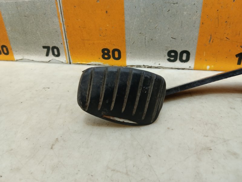 Педаль тормоза