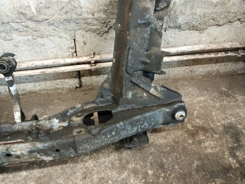 Балка подмоторная