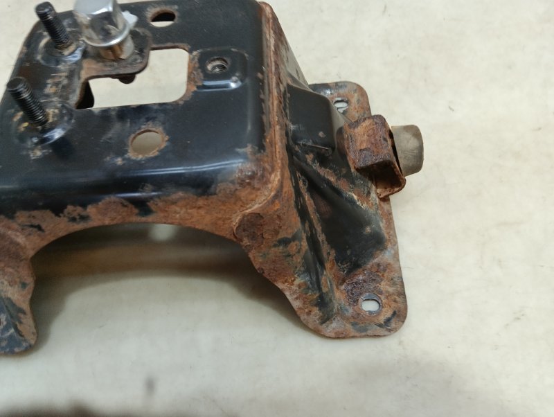 Кронштейн крепления запасного колеса