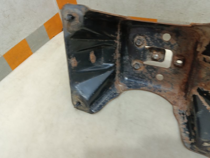 Кронштейн крепления запасного колеса