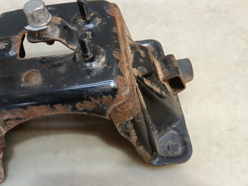 Кронштейн крепления запасного колеса