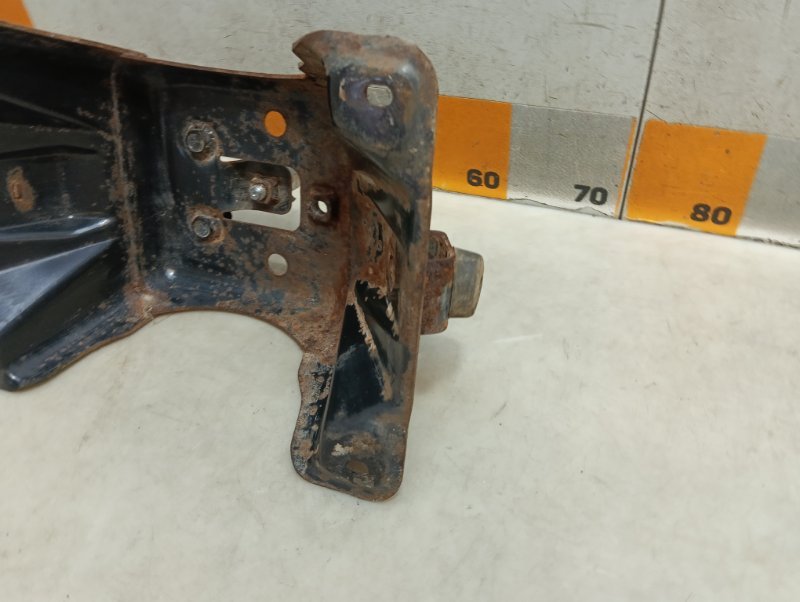 Кронштейн крепления запасного колеса