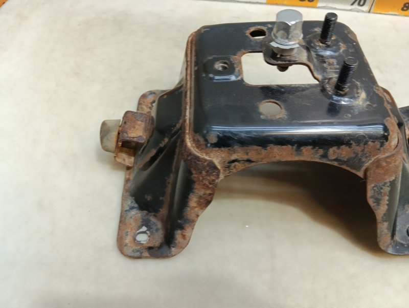 Кронштейн крепления запасного колеса