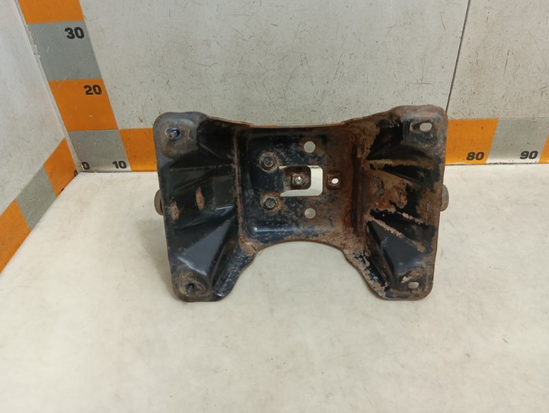 Кронштейн крепления запасного колеса