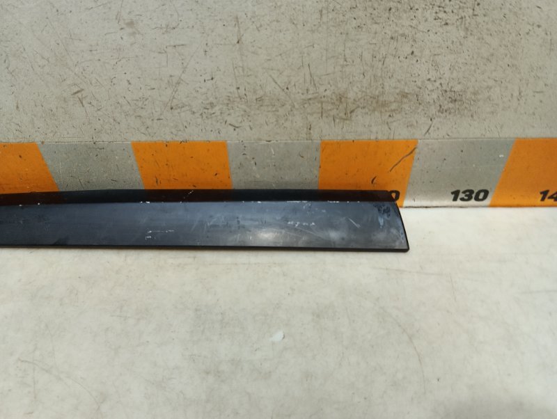 Накладка двери передней правой