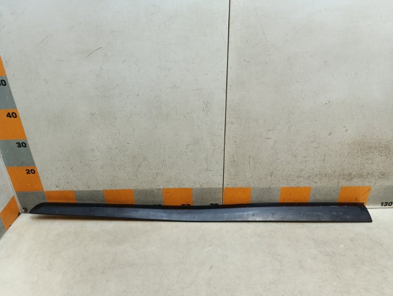 Накладка двери передней правой