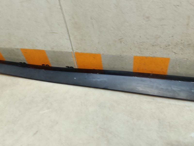 Накладка двери передней правой