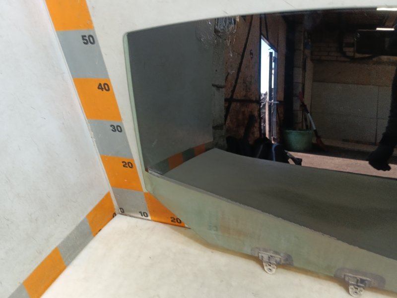 Стекло двери задней правой