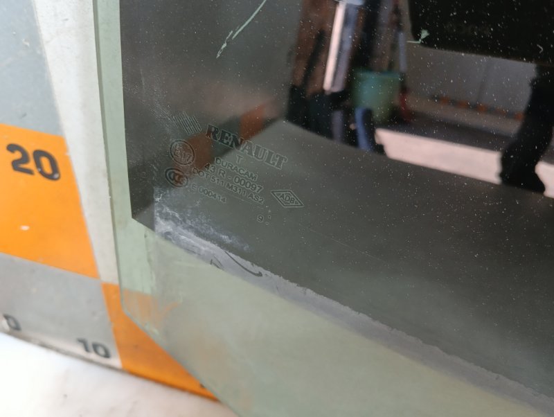 Стекло двери задней правой