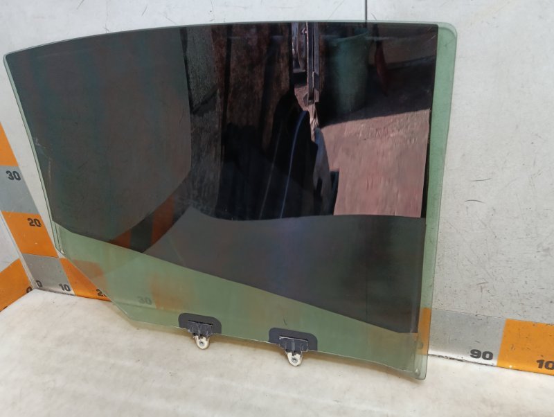 Стекло двери задней левой