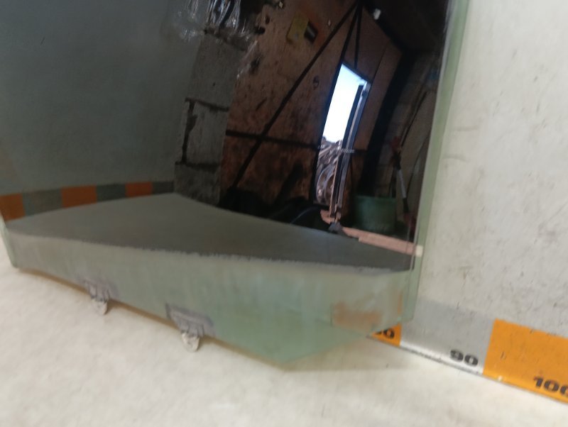 Стекло двери задней левой