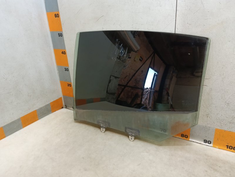 Стекло двери задней левой