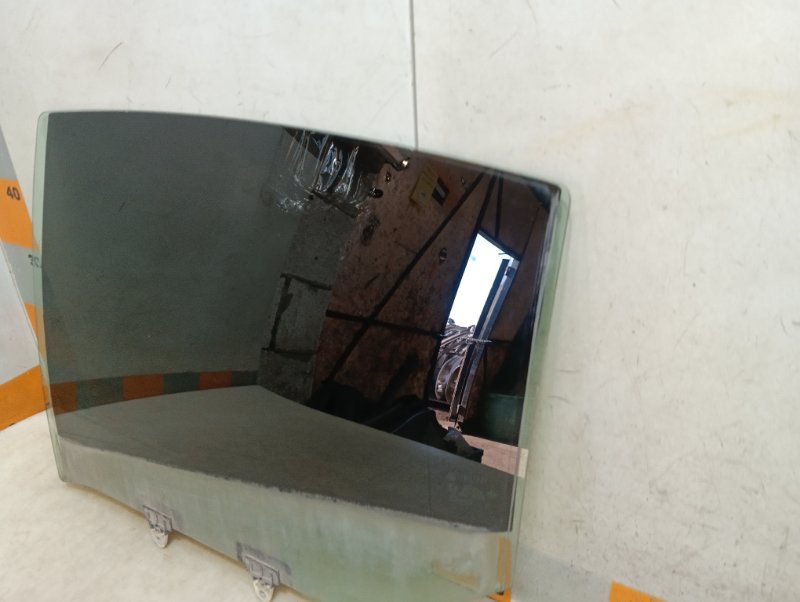 Стекло двери задней левой