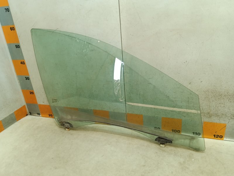 Стекло двери передней правой