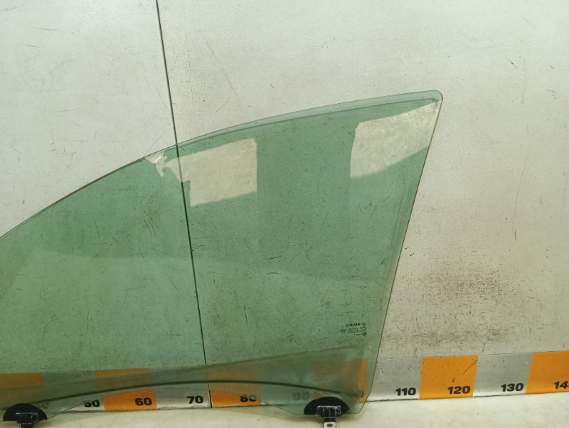 Стекло двери передней правой