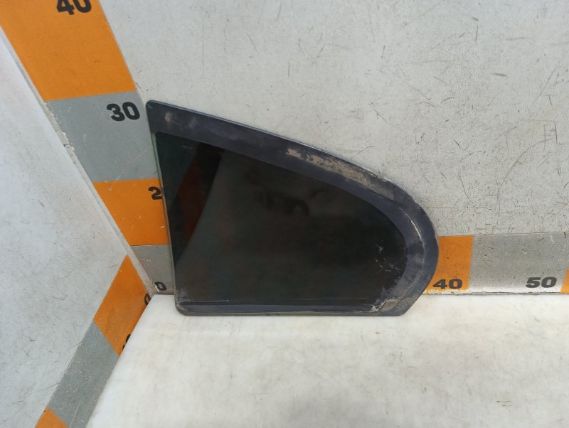 Стекло двери задней правой