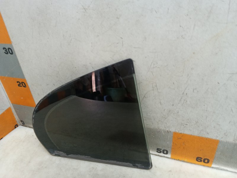 Стекло двери задней правой