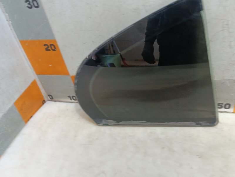 Стекло двери задней правой