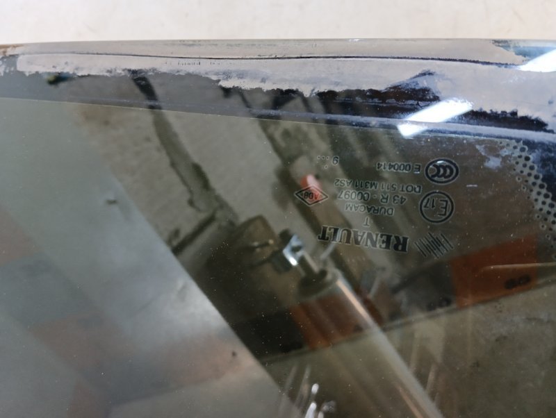 Стекло двери задней правой