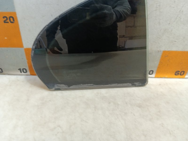 Стекло двери задней правой