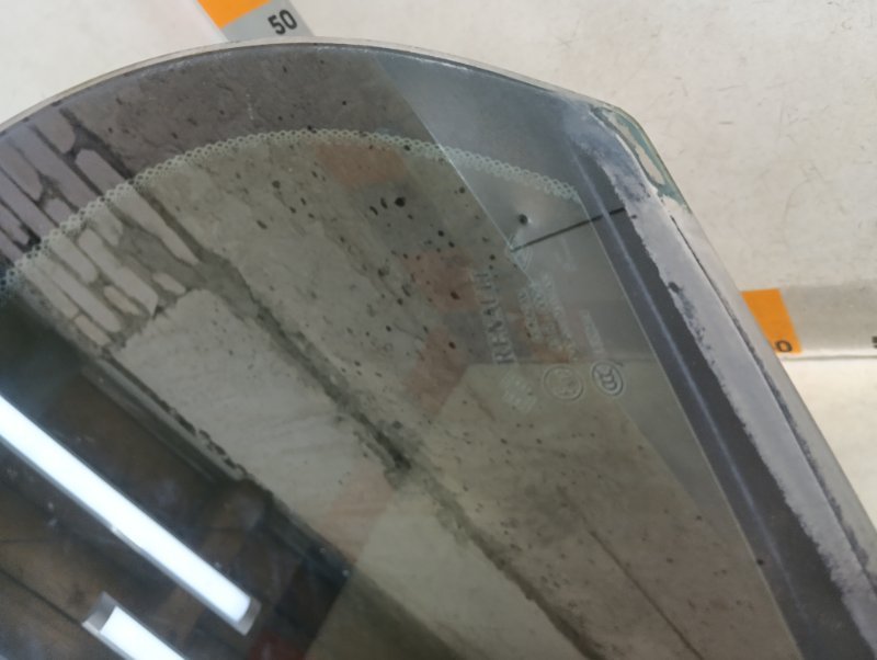 Стекло двери задней левой