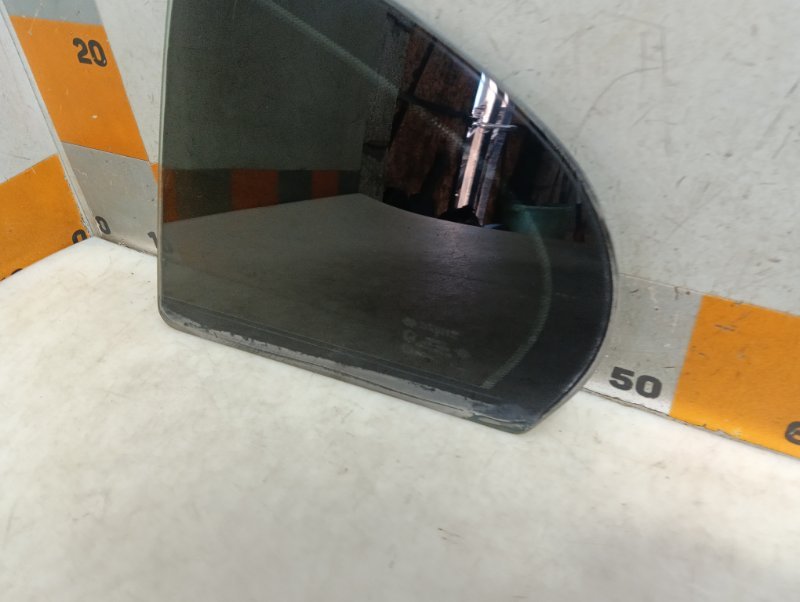 Стекло двери задней левой