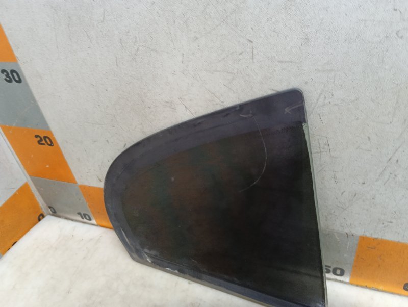 Стекло двери задней левой