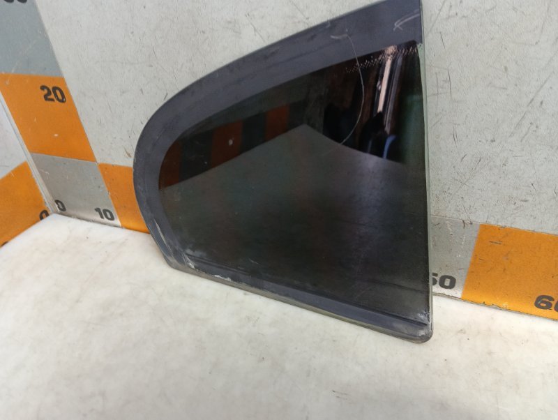 Стекло двери задней левой