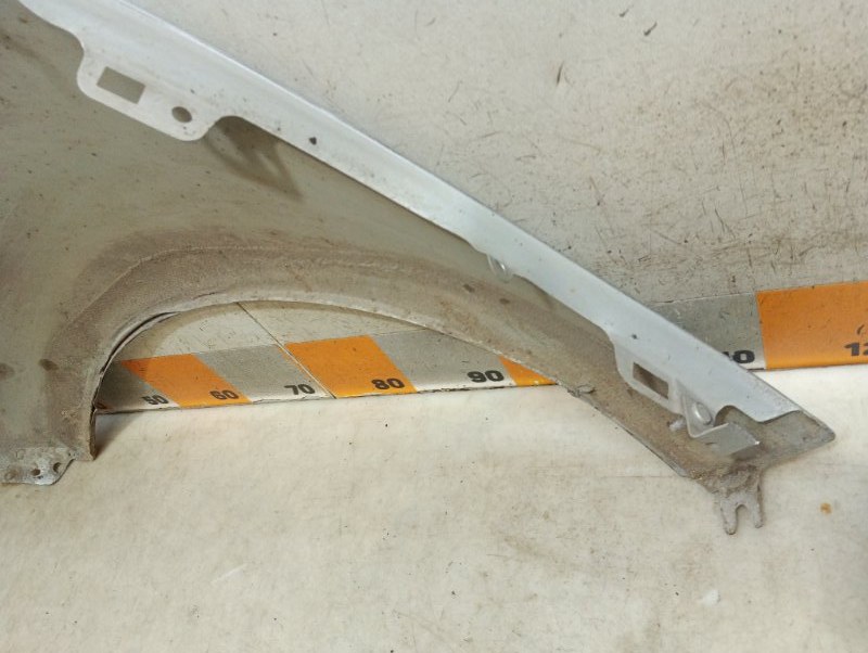 Крыло переднее правое