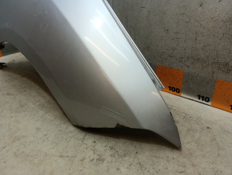 Крыло переднее правое