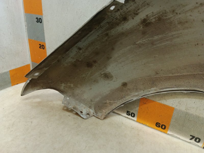 Крыло переднее правое