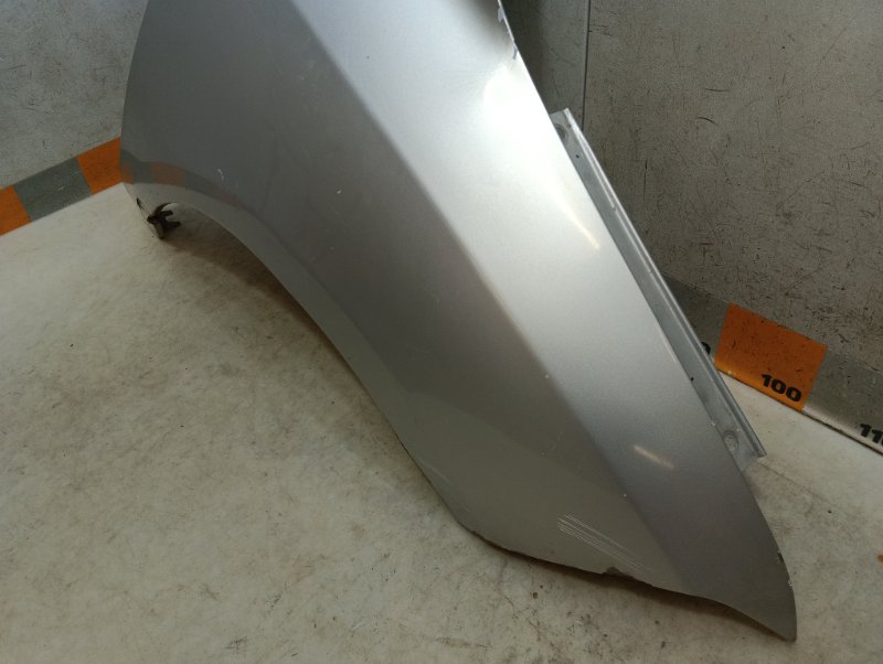 Крыло переднее правое