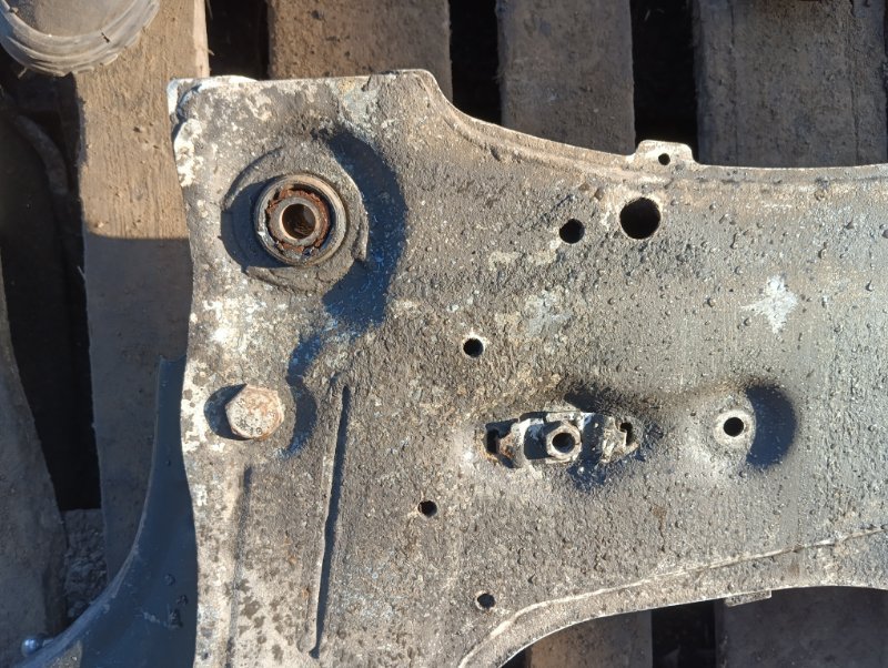 Балка подмоторная