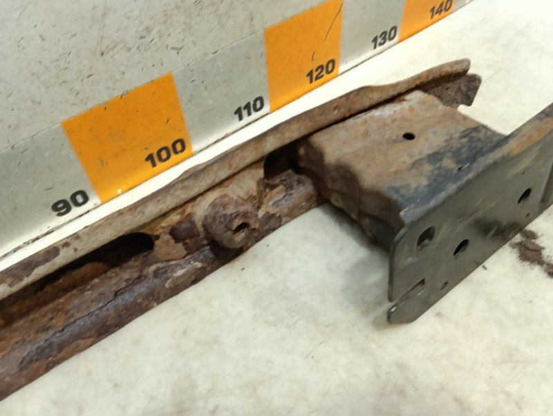 Усилитель заднего бампера