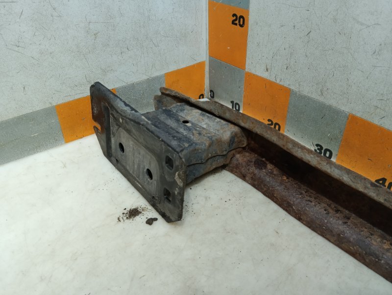 Усилитель заднего бампера