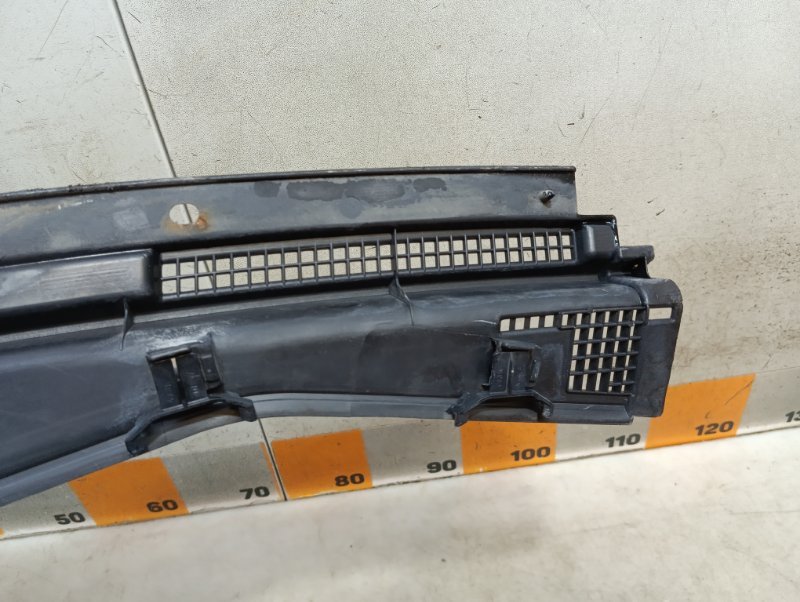 Планка под лобовое стекло