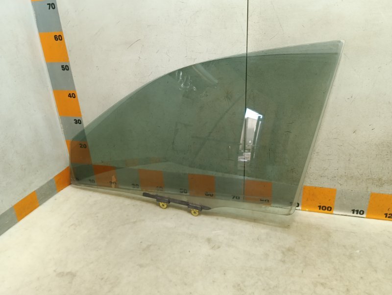 Стекло двери передней левой